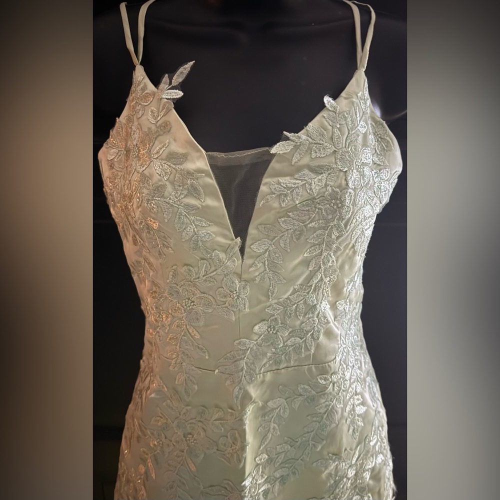 Sage Green, High School Homecoming Dress Short w/ Sequins - Size 6 Light green - Picture 10 of 15